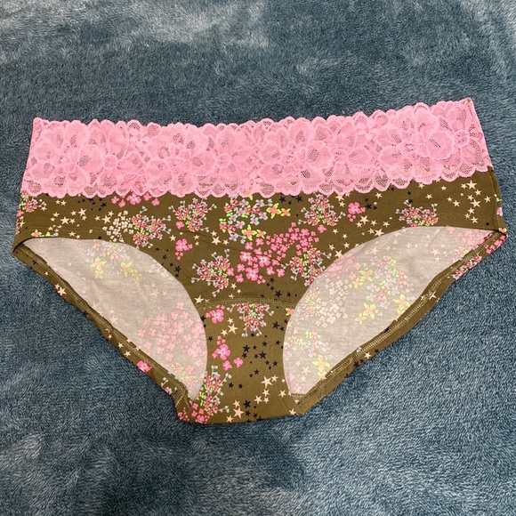Victoria Secret Hiphugger Undies - Picture 1 of 3
